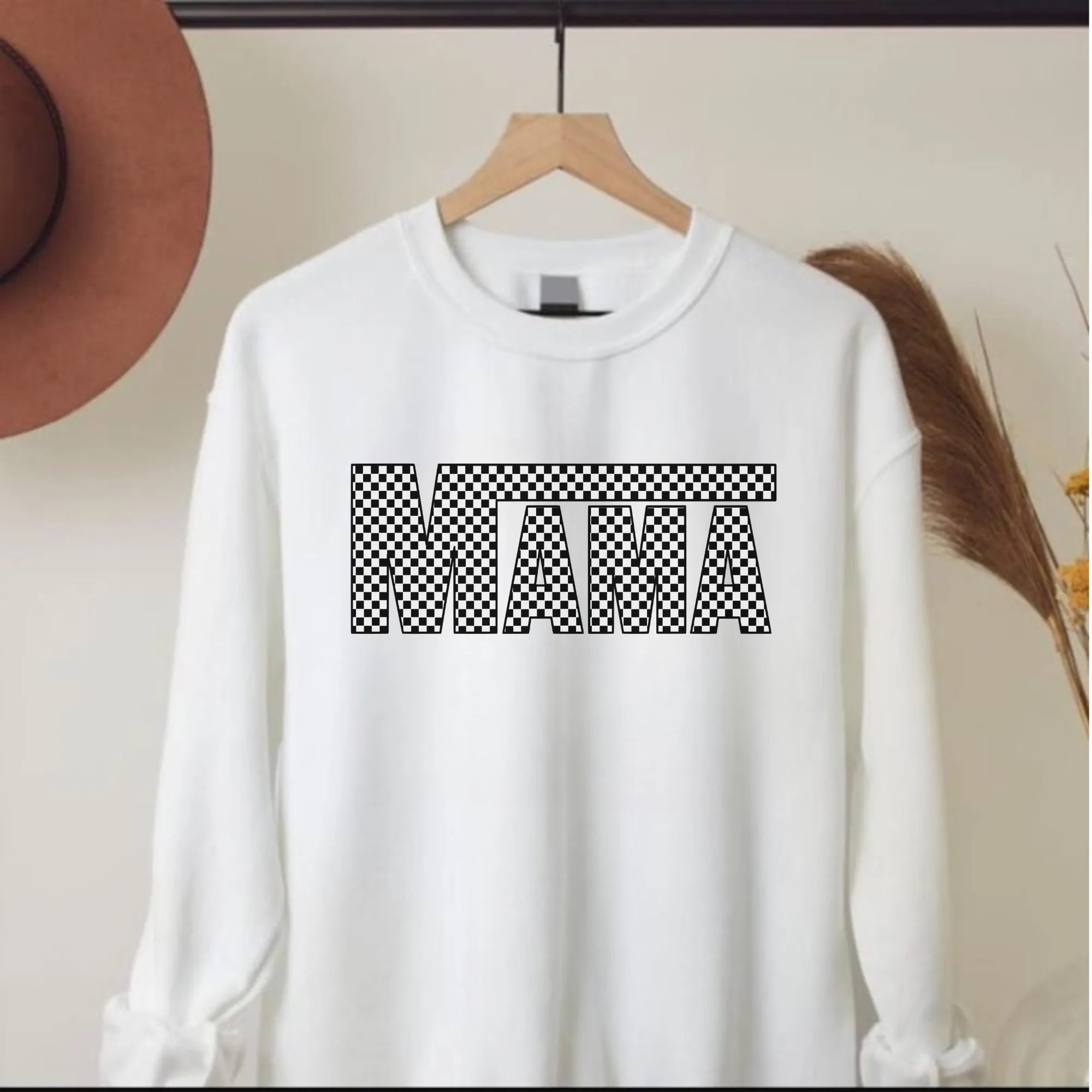 Retro Checkerboard Mama Sweatshirt Crewneck